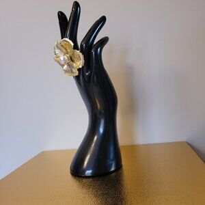 SOLD - Flower Cocktail Ring. Gold tone with pearl. Adjustable. Gemelli.